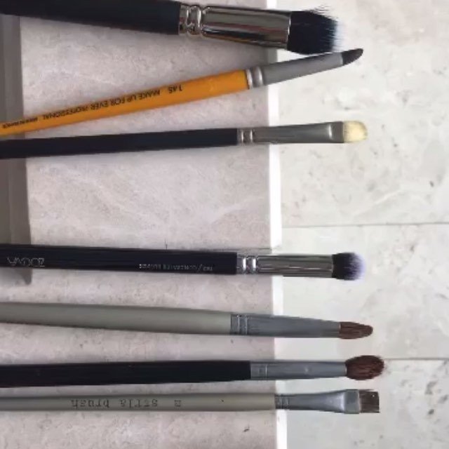 I discovered a new method to clean my brushes!! Video on 👻 This thingy probably has been around for ages but I only discover it now 🙈