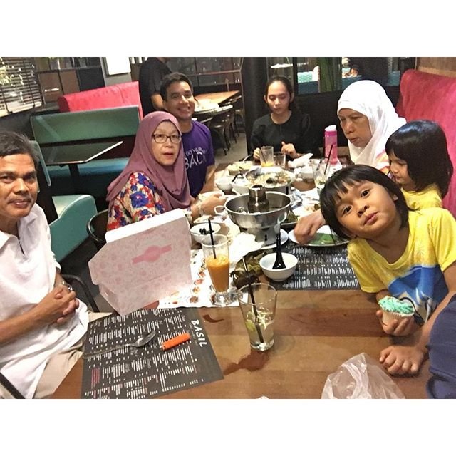 Mamatuk's 19th birthday dinner with family 😊 @habibahendan